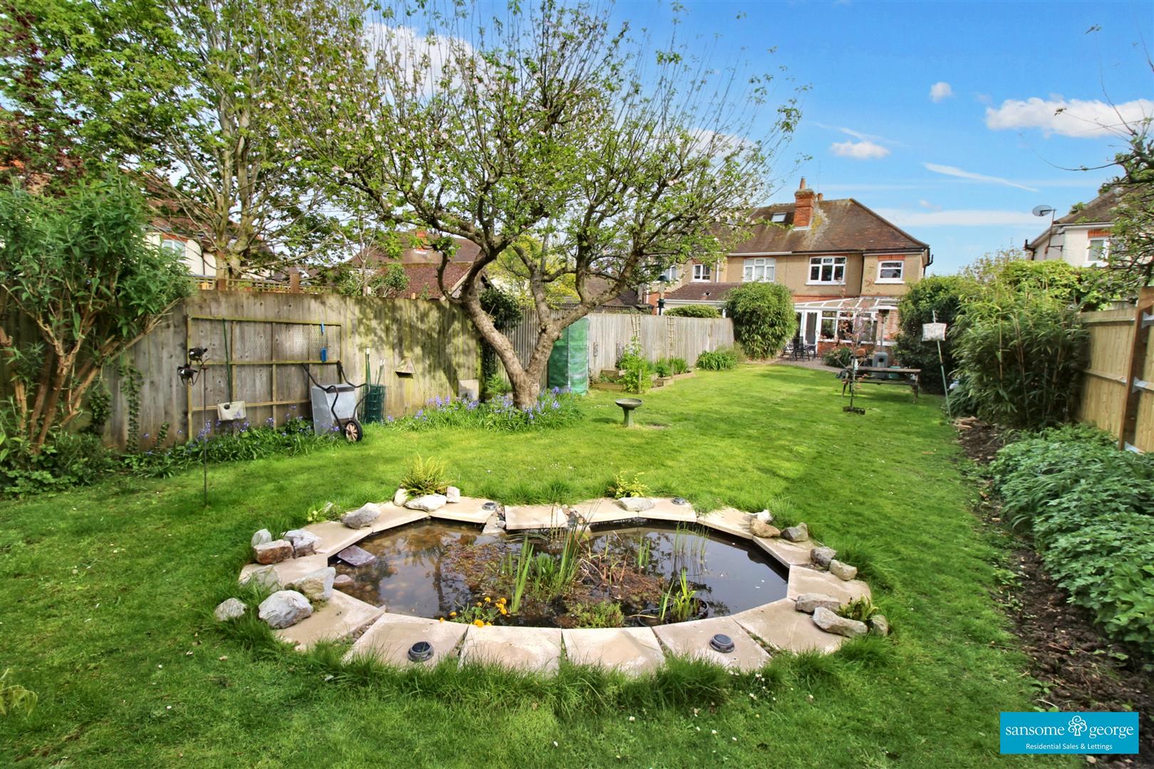 Woodland Drive, Tilehurst, Reading